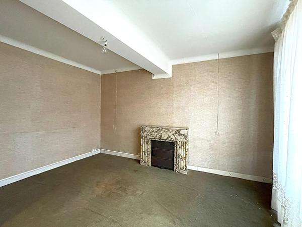 Maison de village avec jardin et grand garage