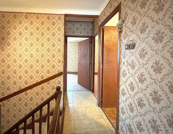 Maison de village avec jardin et grand garage