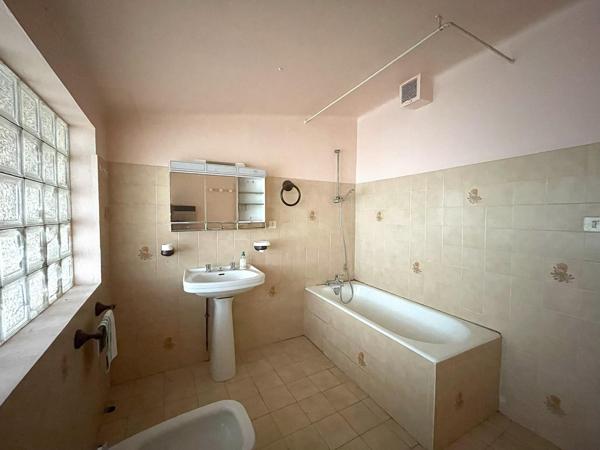 Maison de village avec jardin et grand garage