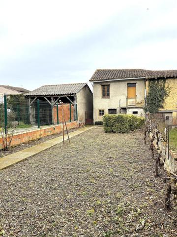 Maison de village avec jardin et grand garage