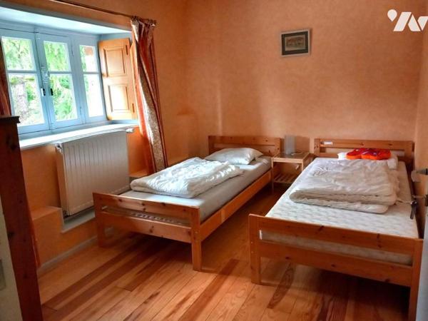 ANCIEN PRIEURE (235 m² habitables)  sur 3425 m² de terrain - piscine chauffée avec dôme