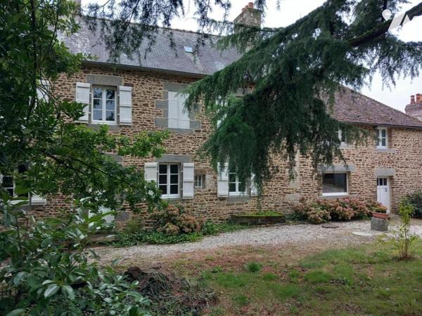 ANCIEN PRIEURE (235 m² habitables)  sur 3425 m² de terrain - piscine chauffée avec dôme