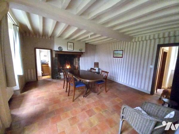 ANCIEN PRIEURE (235 m² habitables)  sur 3425 m² de terrain - piscine chauffée avec dôme