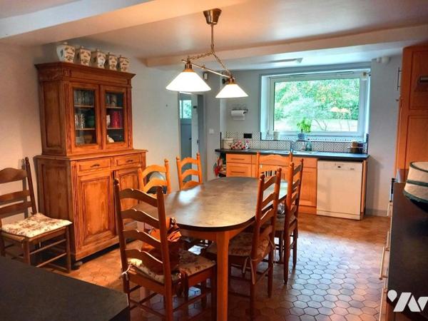 ANCIEN PRIEURE (235 m² habitables)  sur 3425 m² de terrain - piscine chauffée avec dôme