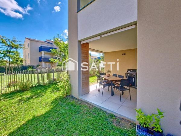 T2 de 40 m² en rez-de-jardin avec terrasse, jardin et piscine