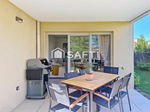 T2 de 40 m² en rez-de-jardin avec terrasse, jardin et piscine