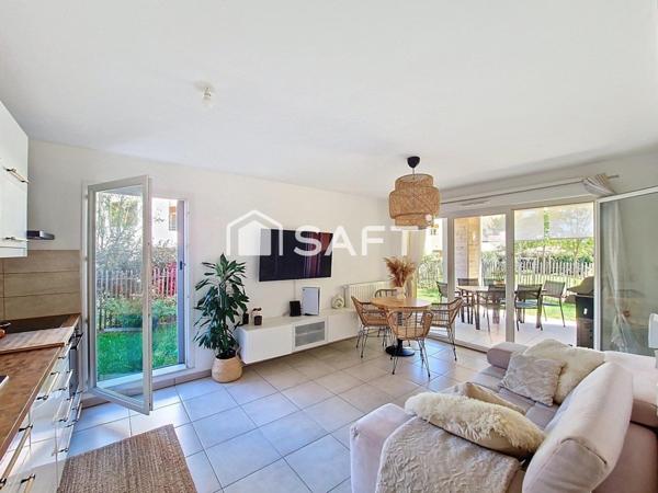 T2 de 40 m² en rez-de-jardin avec terrasse, jardin et piscine