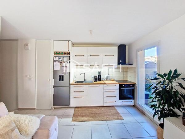 T2 de 40 m² en rez-de-jardin avec terrasse, jardin et piscine