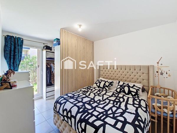 T2 de 40 m² en rez-de-jardin avec terrasse, jardin et piscine