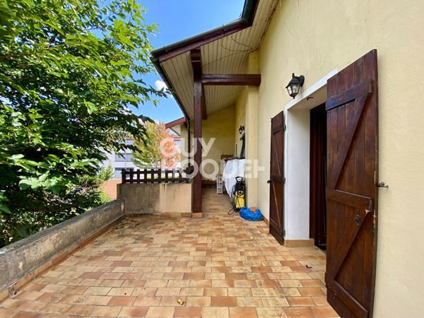 Maison à rafraichir de 118 m² à Givors, proche écoles et commerces