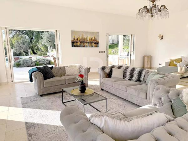 Villa de Luxe à Tourrettes-sur-Loup avec Vue Panoramique sur la Mer et Proximité de Vence