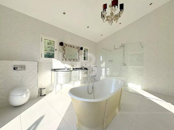 Villa de Luxe à Tourrettes-sur-Loup avec Vue Panoramique sur la Mer et Proximité de Vence