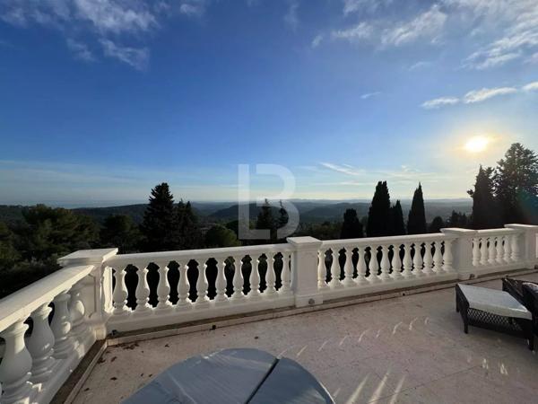 Villa de Luxe à Tourrettes-sur-Loup avec Vue Panoramique sur la Mer et Proximité de Vence