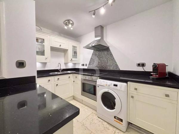 Villa de Luxe à Tourrettes-sur-Loup avec Vue Panoramique sur la Mer et Proximité de Vence