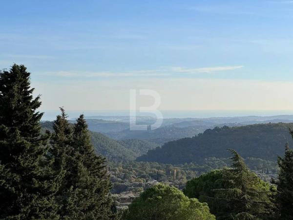 Villa de Luxe à Tourrettes-sur-Loup avec Vue Panoramique sur la Mer et Proximité de Vence