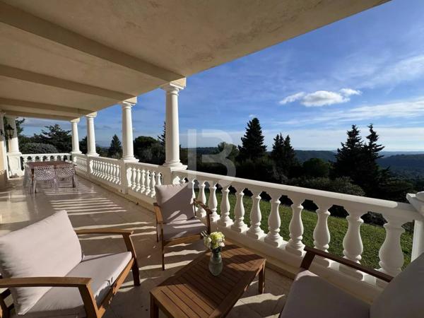 Villa de Luxe à Tourrettes-sur-Loup avec Vue Panoramique sur la Mer et Proximité de Vence