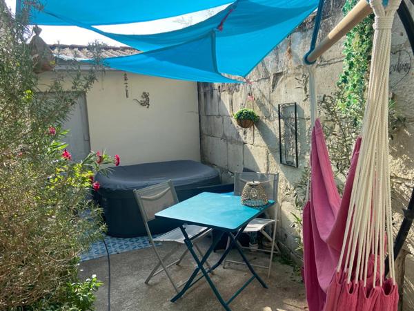 LUCON 85400 COEUR DE VILLE ADORABLE MAISON RENOVEE 80M²/3 CHAMBRES AVEC COUR INTERIEURE ET ANNEXE