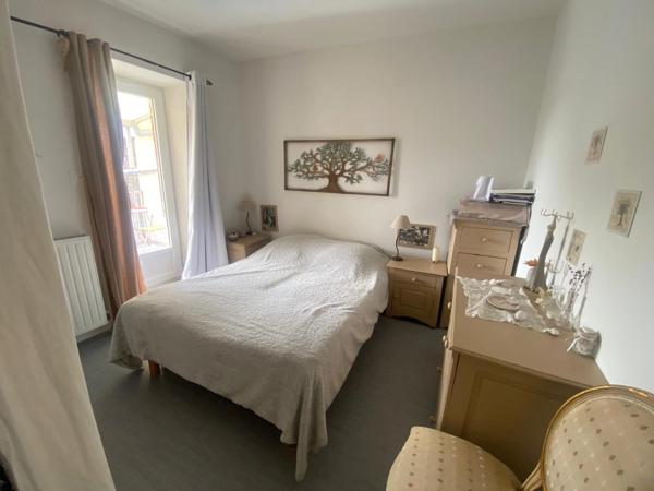 LUCON 85400 COEUR DE VILLE ADORABLE MAISON RENOVEE 80M²/3 CHAMBRES AVEC COUR INTERIEURE ET ANNEXE