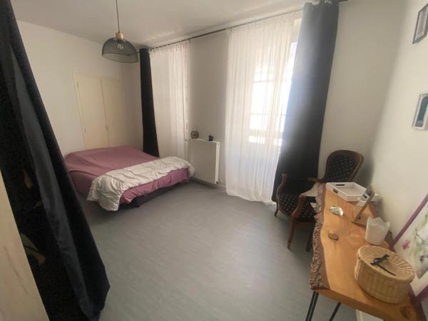 LUCON 85400 COEUR DE VILLE ADORABLE MAISON RENOVEE 80M²/3 CHAMBRES AVEC COUR INTERIEURE ET ANNEXE