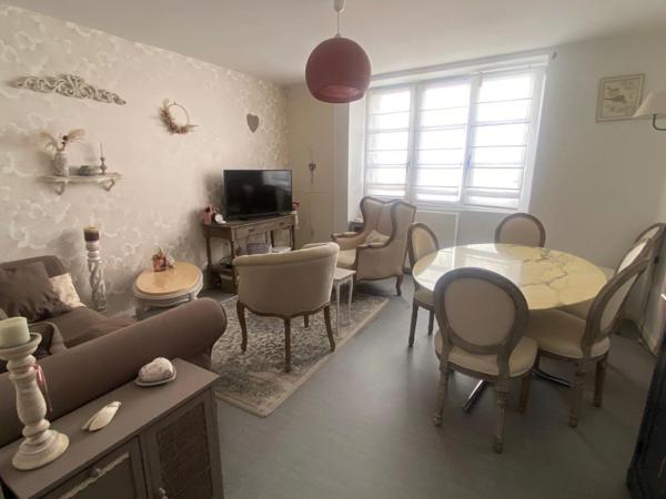 LUCON 85400 COEUR DE VILLE ADORABLE MAISON RENOVEE 80M²/3 CHAMBRES AVEC COUR INTERIEURE ET ANNEXE