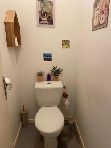 LUCON 85400 COEUR DE VILLE ADORABLE MAISON RENOVEE 80M²/3 CHAMBRES AVEC COUR INTERIEURE ET ANNEXE