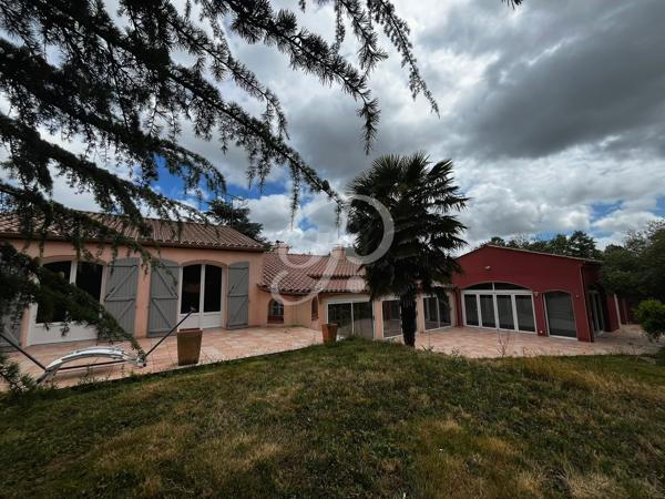 Spacieuse Maison 8 pièces de 205m2 à Coëx Toutes les caractéristiques
