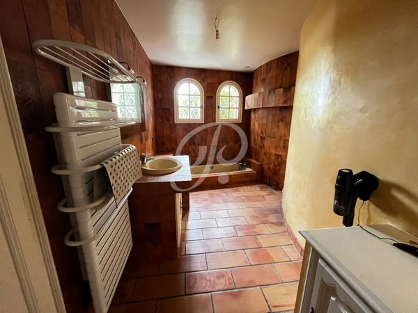 Spacieuse Maison 8 pièces de 205m2 à Coëx Toutes les caractéristiques