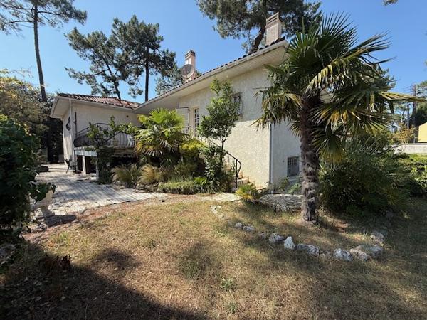 Saint-Georges-de-Didonne (17110) 

PROCHE PLAGE & CENTRE VILLE DANS CADRE BOISE ET AU CALME