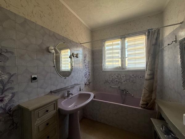 Saint-Georges-de-Didonne (17110) 

PROCHE PLAGE & CENTRE VILLE DANS CADRE BOISE ET AU CALME