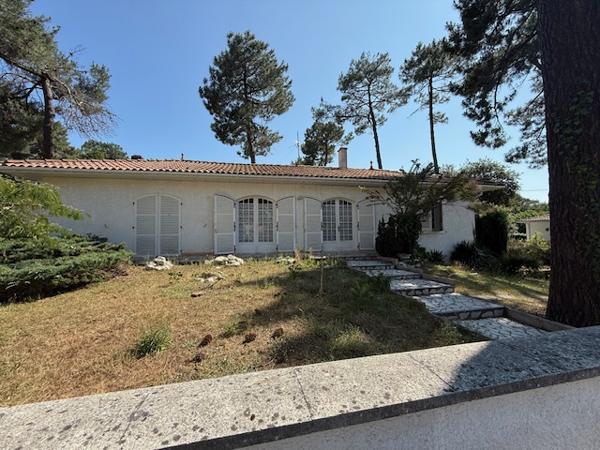 Saint-Georges-de-Didonne (17110) 

PROCHE PLAGE & CENTRE VILLE DANS CADRE BOISE ET AU CALME