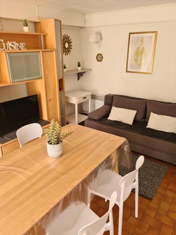 Saint-Georges-de-Didonne (17110) 

PROCHE PLAGE & CENTRE VILLE DANS CADRE BOISE ET AU CALME