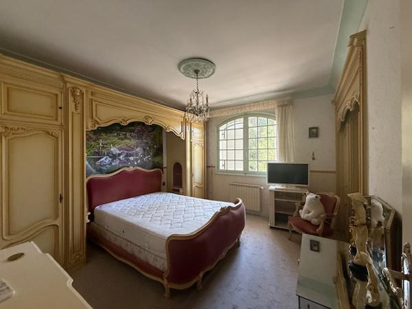 Saint-Georges-de-Didonne (17110) 

PROCHE PLAGE & CENTRE VILLE DANS CADRE BOISE ET AU CALME