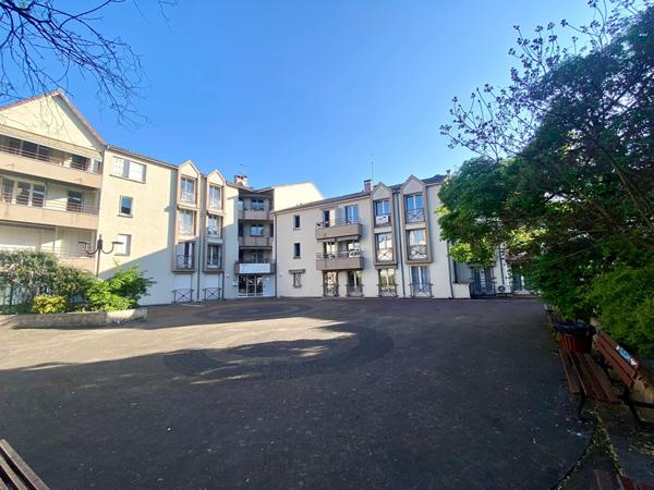 Appartement
         2 pièces
        - 37 m² 29 000 €*