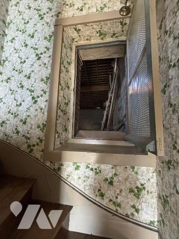 FOUGERES Maison de ville proposant 106 m² habitables sur un terrain de 630 m². RDC : entrée, cu...