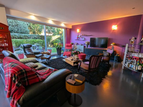 Loft en RDC de 115m² extérieur, garage Loft atypique de 115 m² avec extérieur paysager, espace de loisirs de 93 m² et grand garage