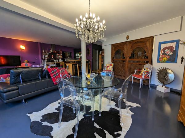 Loft en RDC de 115m² extérieur, garage Loft atypique de 115 m² avec extérieur paysager, espace de loisirs de 93 m² et grand garage