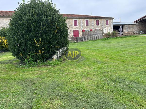 Vente immeuble Champagne : 527 750 € - AJP Immobilier Rochefort