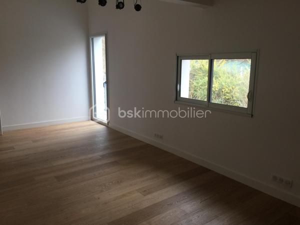 Local d activites de 246 m²