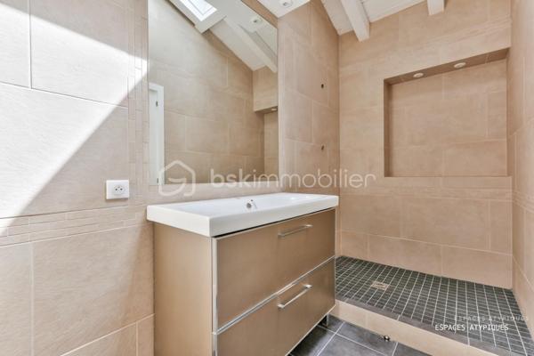 Local d activites de 246 m²