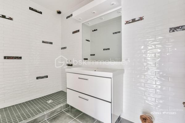 Local d activites de 246 m²