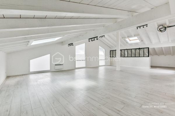 Local d activites de 246 m²