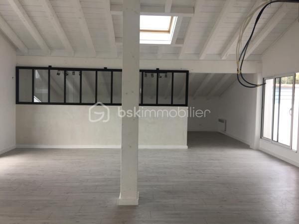 Local d activites de 246 m²