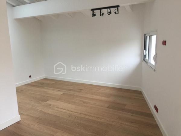 Local d activites de 246 m²