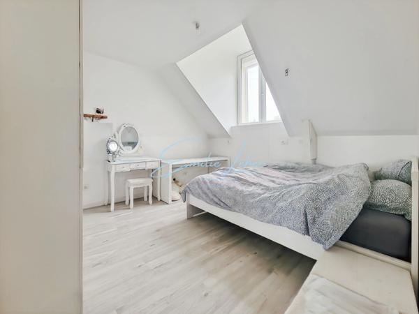 Pont-Aven – Immeuble rénové, T3 et T5, grand jardin, proximité de tout.