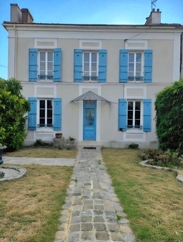 Maison Villenoy 4 chambres, proche gare, école, garage, terrasse