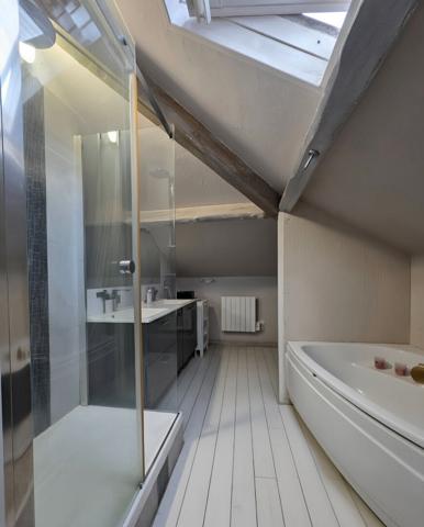 Maison Villenoy 4 chambres, proche gare, école, garage, terrasse