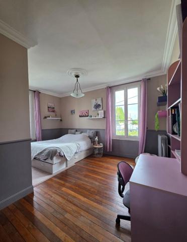 Maison Villenoy 4 chambres, proche gare, école, garage, terrasse