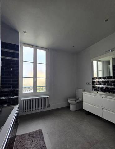 Maison Villenoy 4 chambres, proche gare, école, garage, terrasse