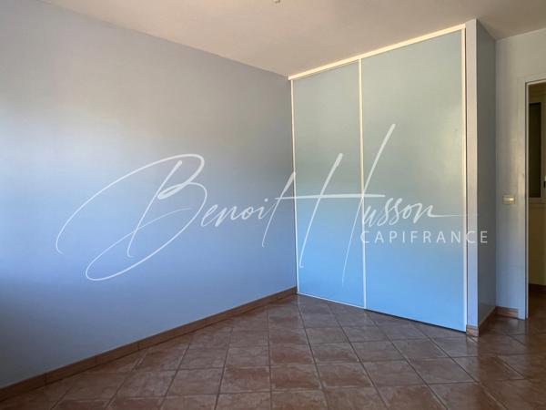 Maison T4 de 168m² de plain-pied avec piscine intérieure et sous-sol