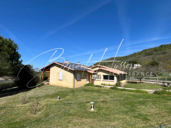 Maison T4 de 168m² de plain-pied avec piscine intérieure et sous-sol